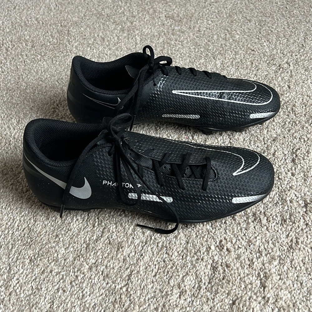 Nike Phantom GT2 Club MG Firm Ground/Grass Soccer Cleats